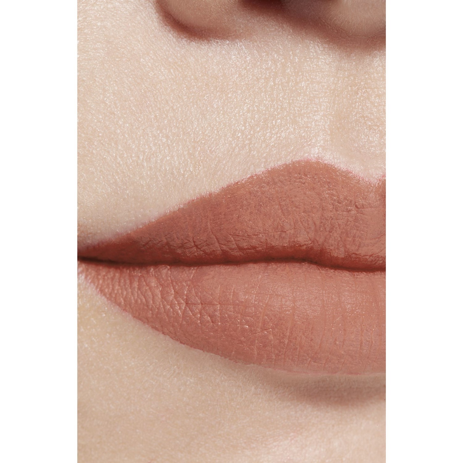 LA BARRA DE LABIOS LÍQUIDA MATE INTENSA DE LARGA DURACIÓN